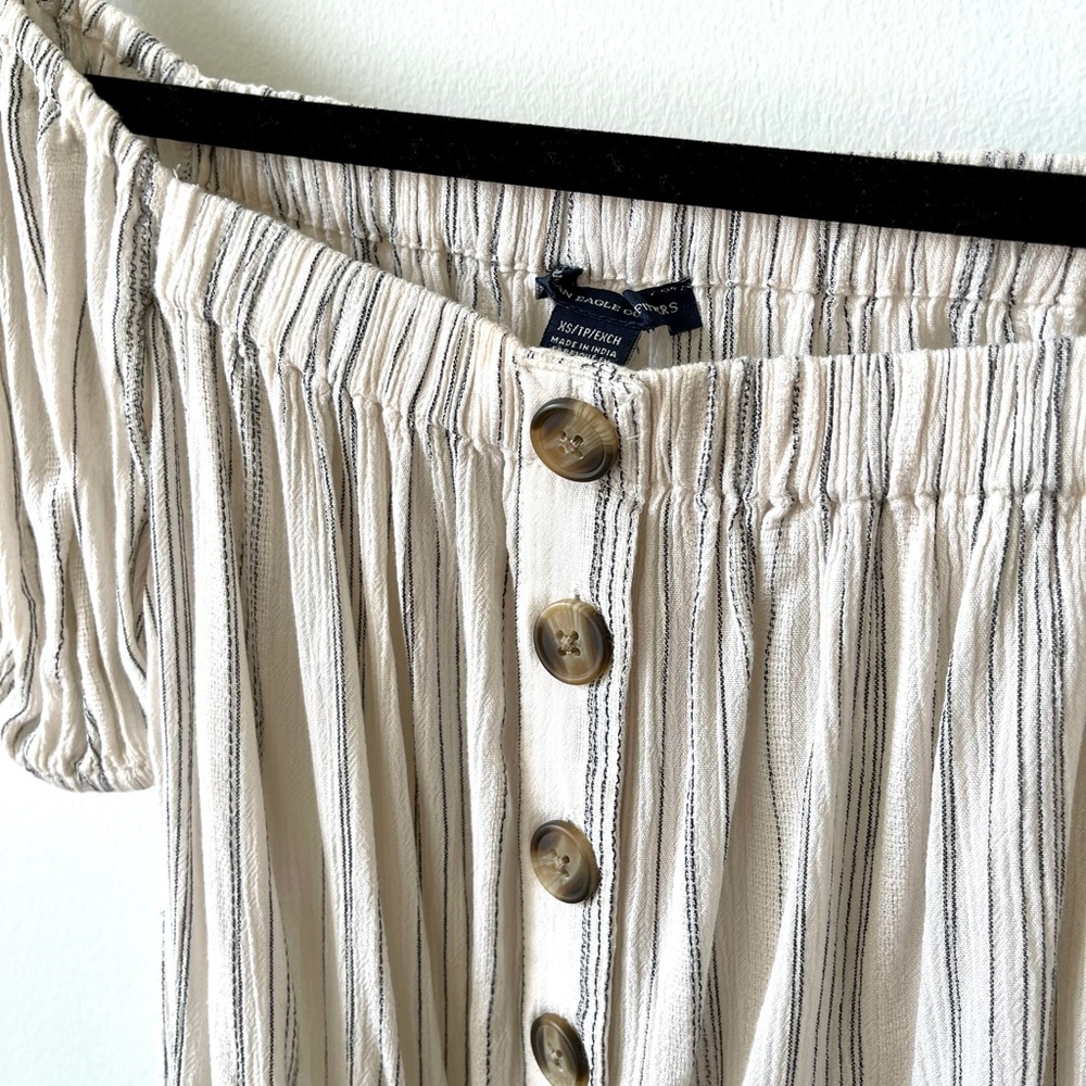 American Eagle Puffed Sleeve Botton Top
